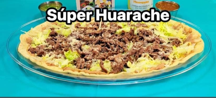Huarache con carne, lechuga y queso